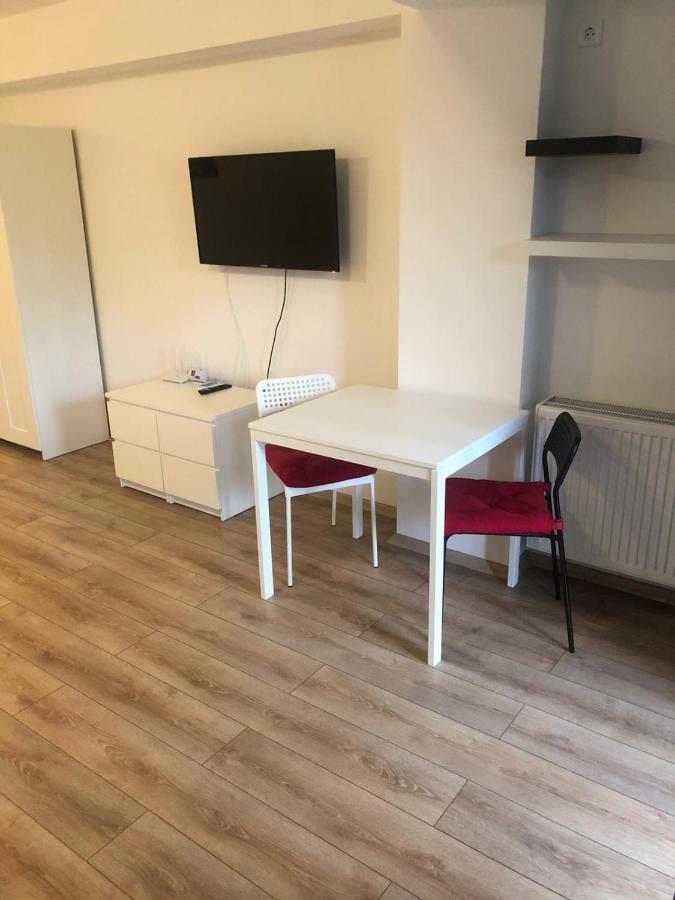 Beside Airport Apartment Otopeni Bagian luar foto