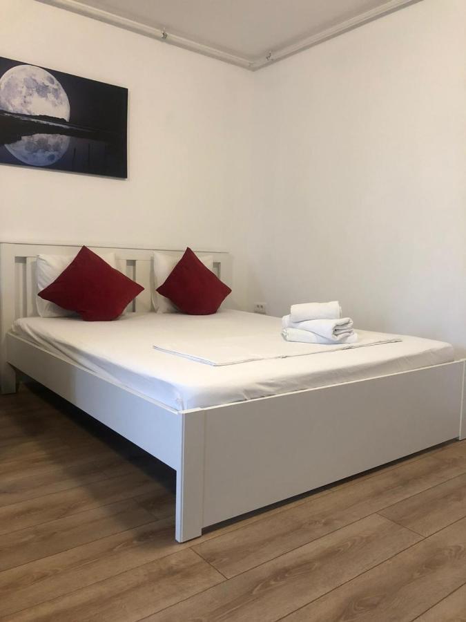 Beside Airport Apartment Otopeni Bagian luar foto